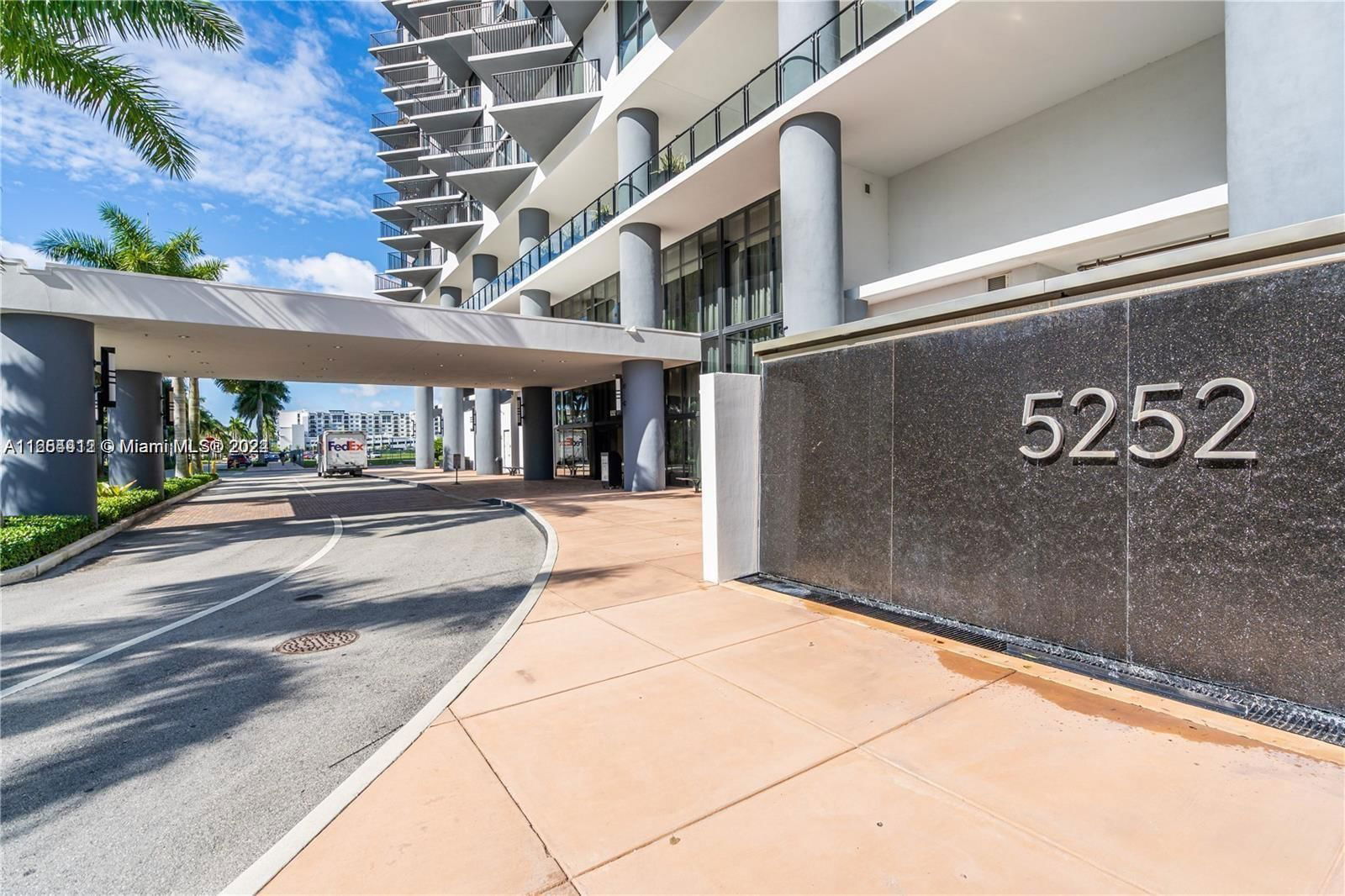 Real estate property located at 5252 85th Ave #803, Miami-Dade, 5252 PASEO CONDO, Doral, FL