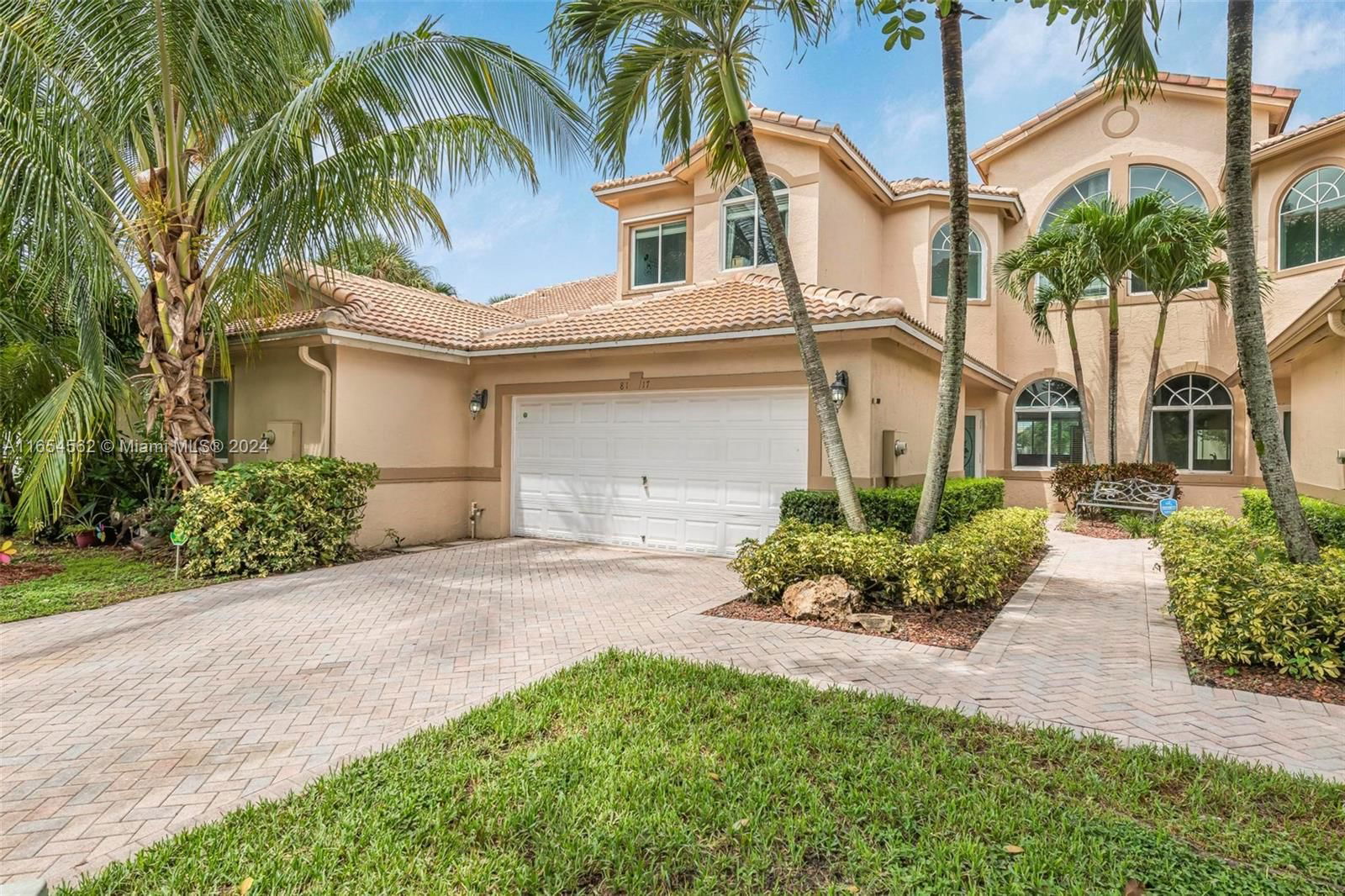 Real estate property located at 8117 Madison Lakes Cir S #8117, Broward, MADISON LAKES, Davie, FL