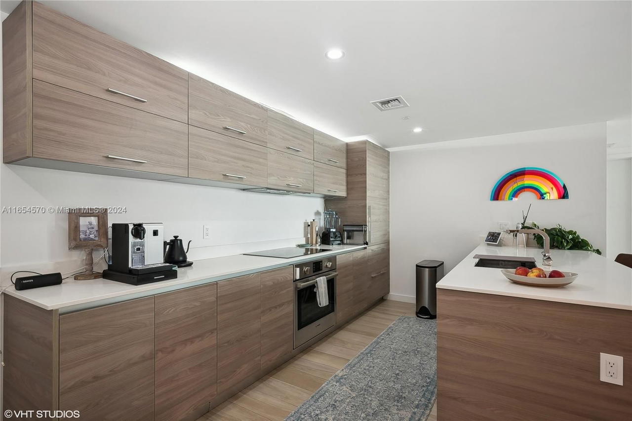 Real estate property located at 1300 Miami Ave #4710, Miami-dade, 1300 S Miami Avenue Condo, Miami, FL