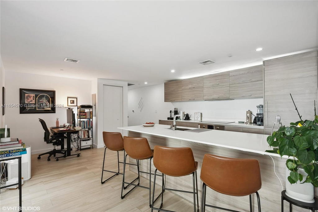 Real estate property located at 1300 Miami Ave #4710, Miami-dade, 1300 S Miami Avenue Condo, Miami, FL