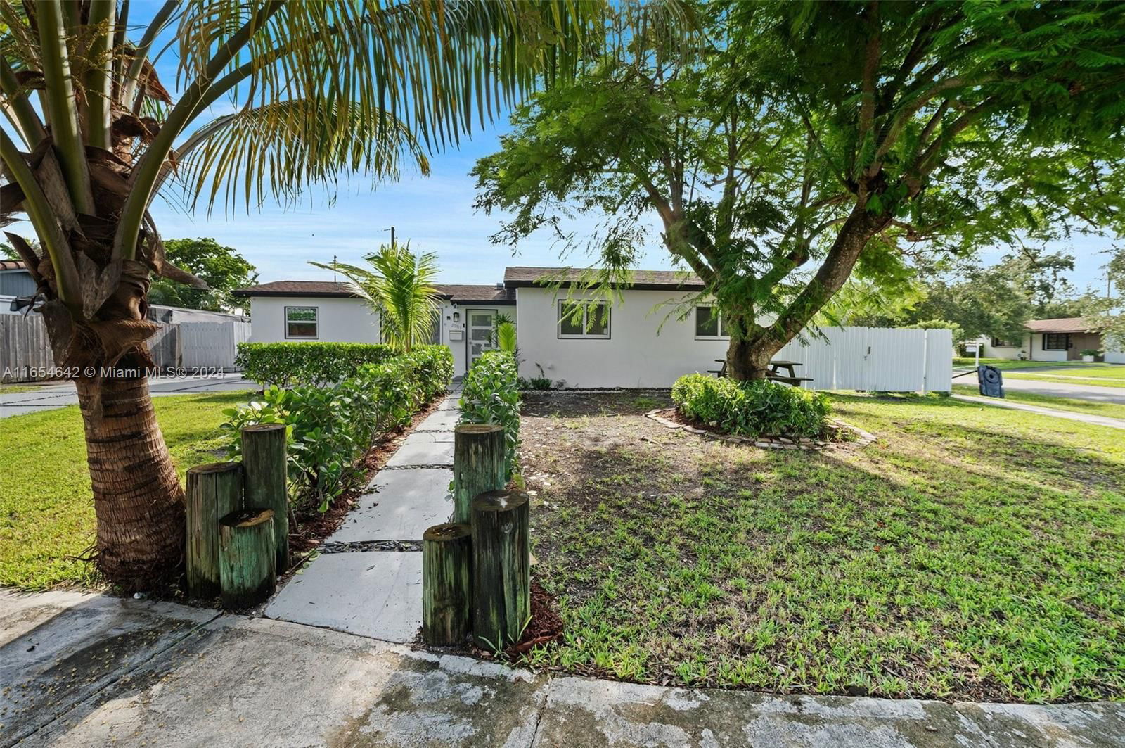 Real estate property located at 20315 106th Ave, Miami-Dade, BENSON MANOR, Cutler Bay, FL