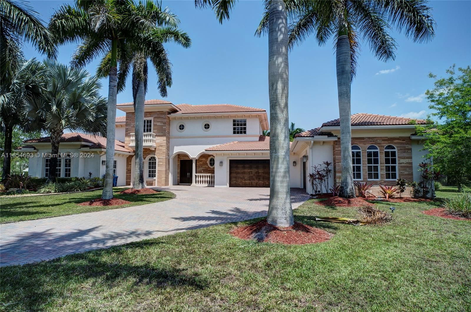 Real estate property located at 3200 LAKE RIDGE LANE, Broward, ESTATES OF SWAN LAKE, Weston, FL