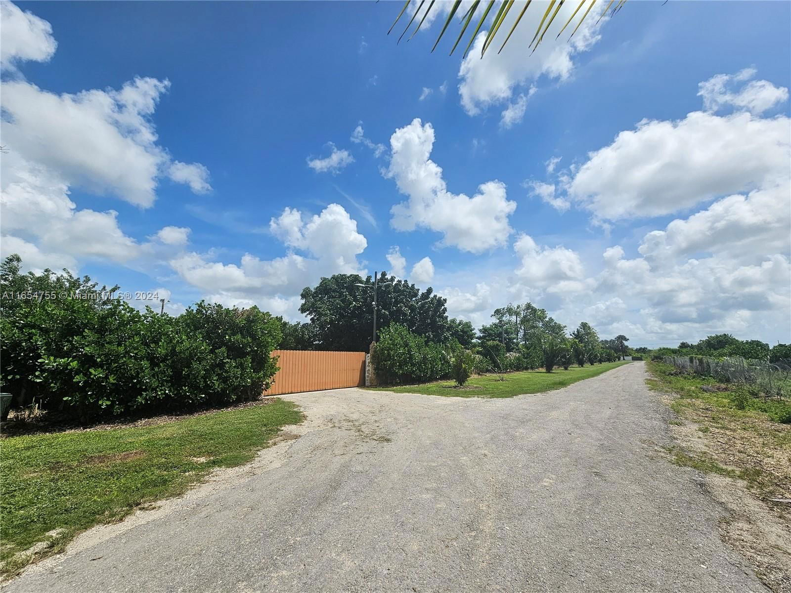 Real estate property located at 22501 207th Ave, Miami-Dade, ., Miami, FL