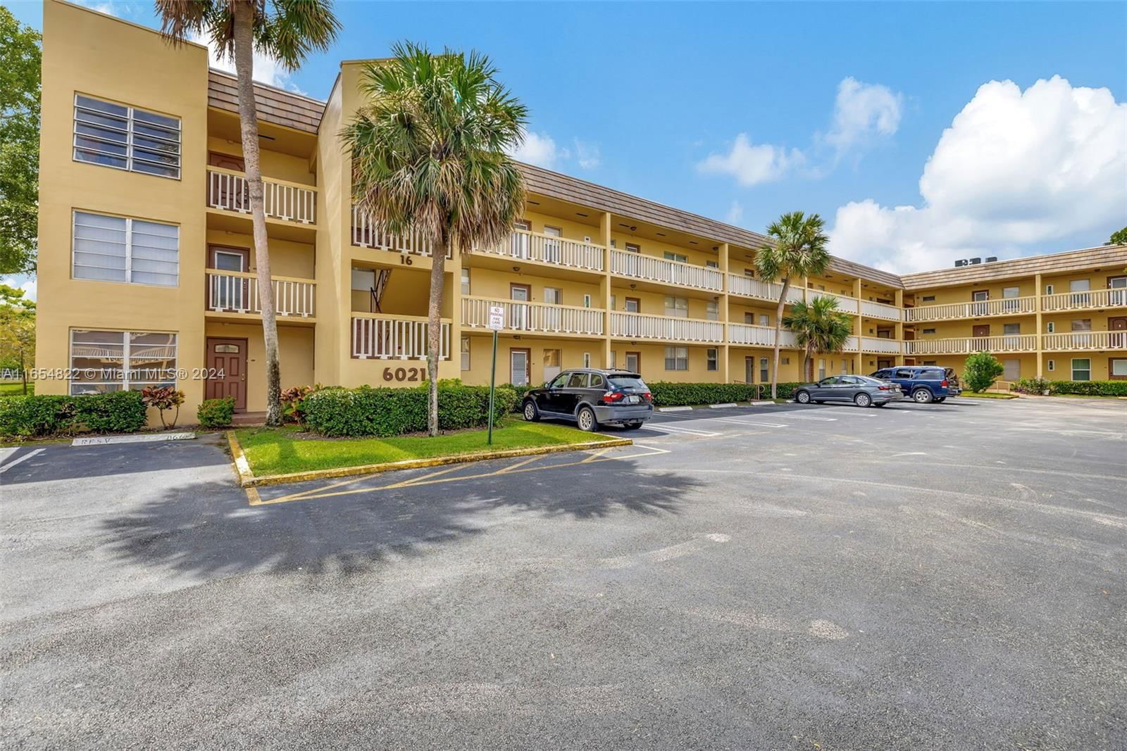 Real estate property located at 6021 61st Ave #104, Broward, BERMUDA CLUB SIX CONDO, Tamarac, FL