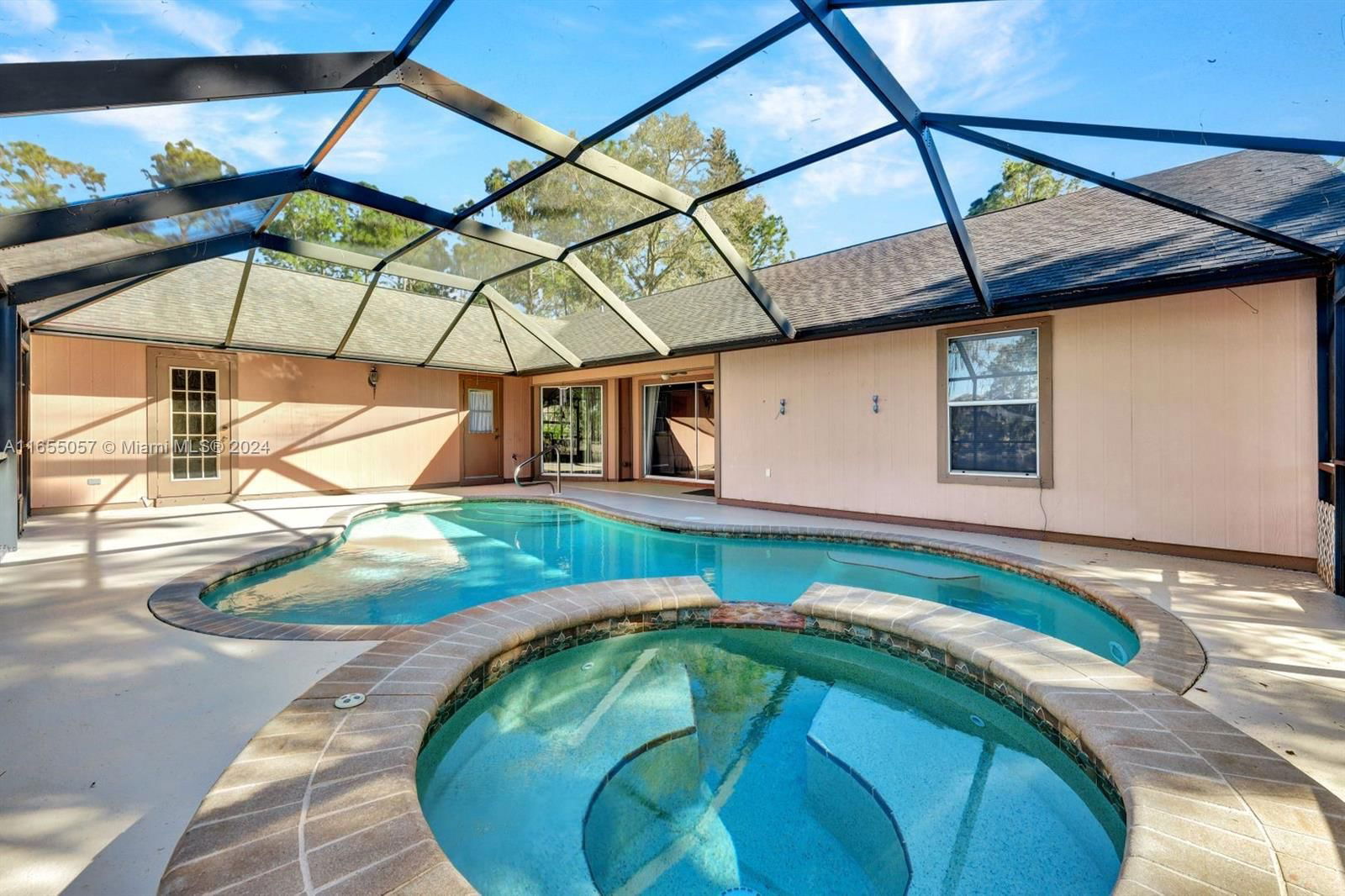 Real estate property located at 825 23rd St SW, Collier, GOLDEN GATE ESTATES, Naples, FL