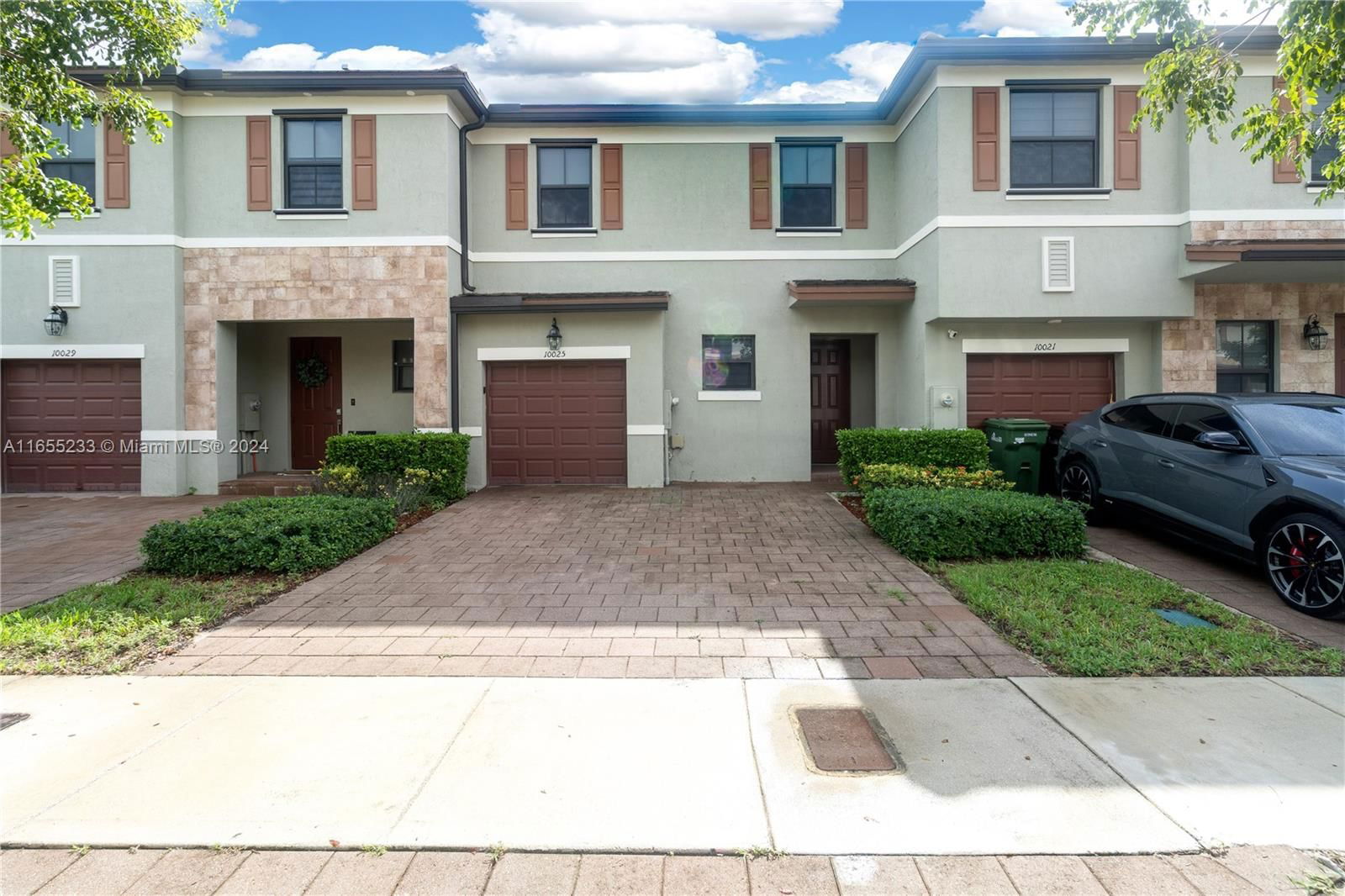 Real estate property located at 10025 32nd Ln #10025, Miami-Dade, AQUABELLA SECTION ONE, Hialeah, FL