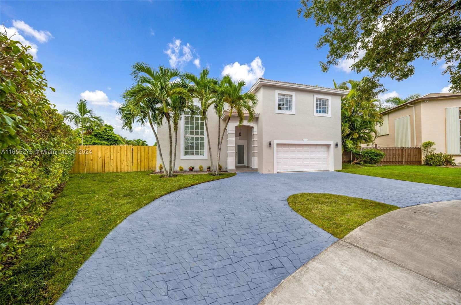 Real estate property located at 9055 168th Ter, Miami-Dade, GENESIS OAK GARDENS, Miami Lakes, FL