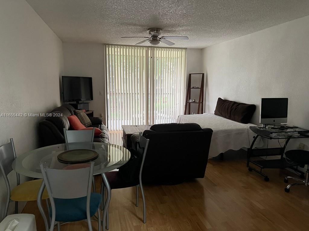 Real estate property located at 8235 Lake Dr #205, Miami-Dade, LAS VISTAS AT DORAL CONDO, Doral, FL