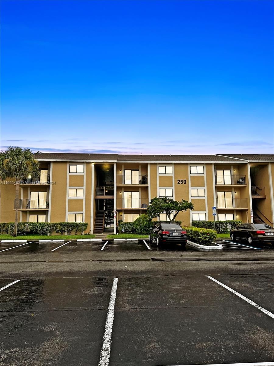 Real estate property located at 250 Palm Cir W #103, Broward, PALMS OF PEMBROKE CONDO, Pembroke Pines, FL