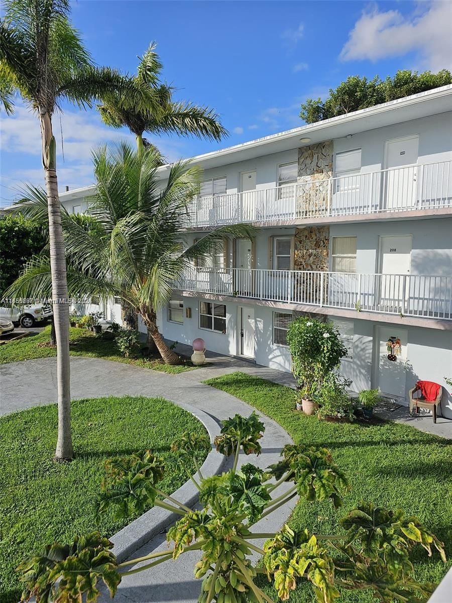 Real estate property located at 7101 89th Ct #207, Miami-Dade, PARADISE AT SUNSET CONDO, Miami, FL