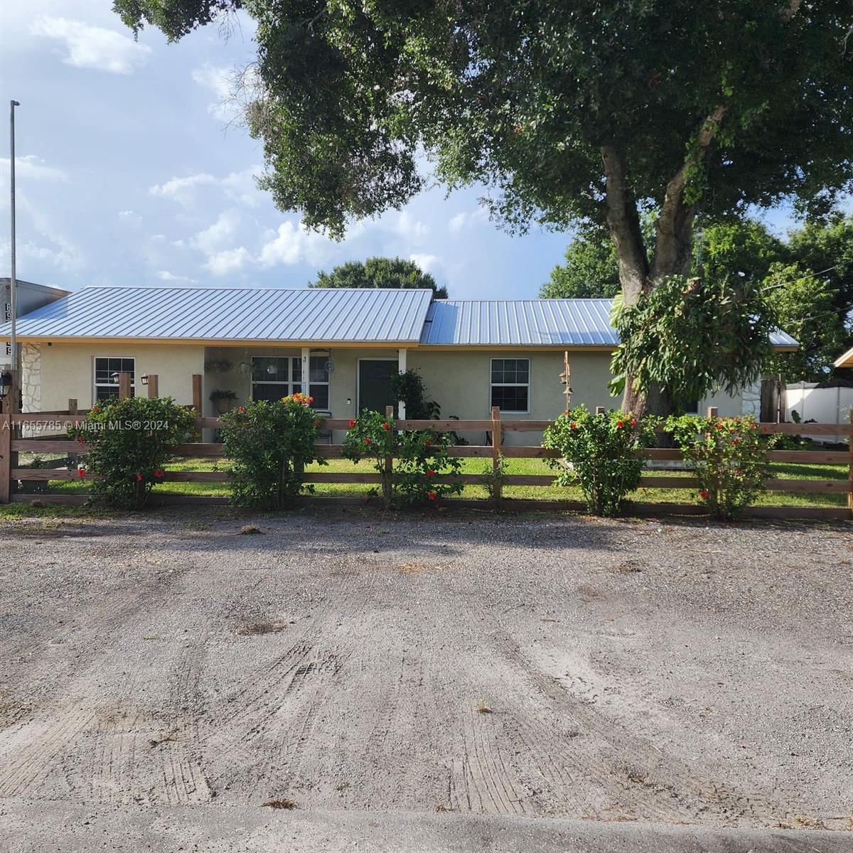 Real estate property located at 737 21st Lane, Okeechobee, Conners Highlands, Okeechobee, FL