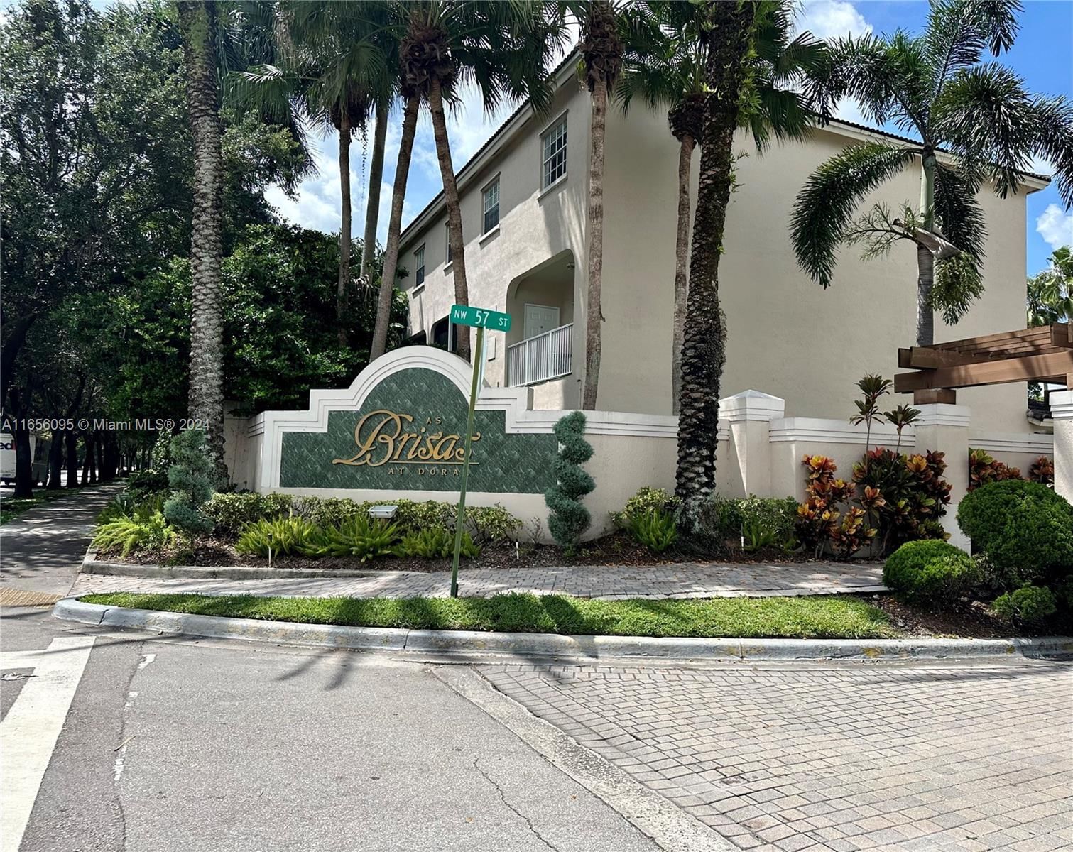 Real estate property located at 5600 114th Pl #211, Miami-Dade, LAS BRISAS AT DORAL CONDO, Doral, FL