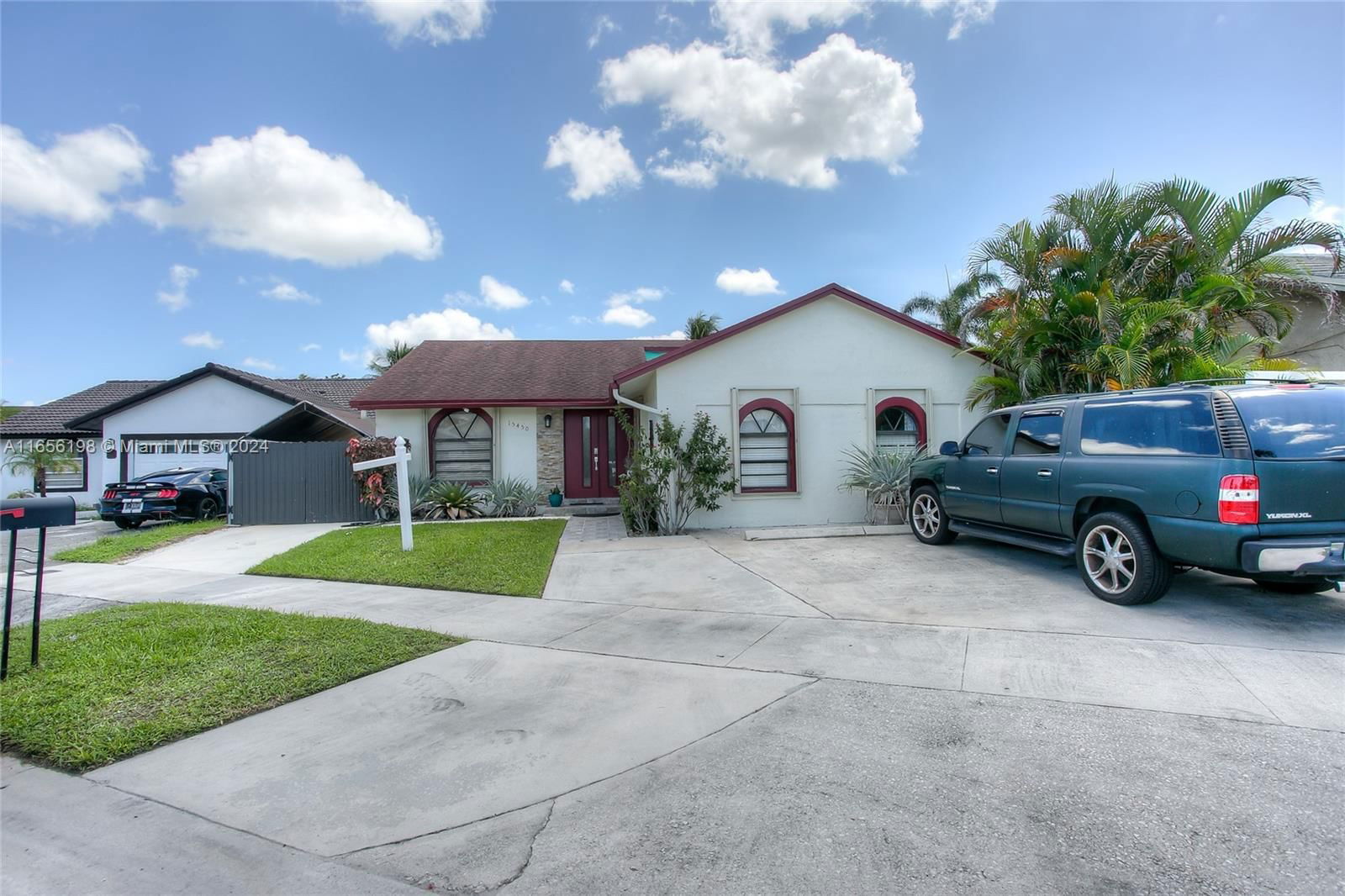 Real estate property located at 15450 57th Ter, Miami-Dade, WESTWIND LAKES SEC 4, Miami, FL