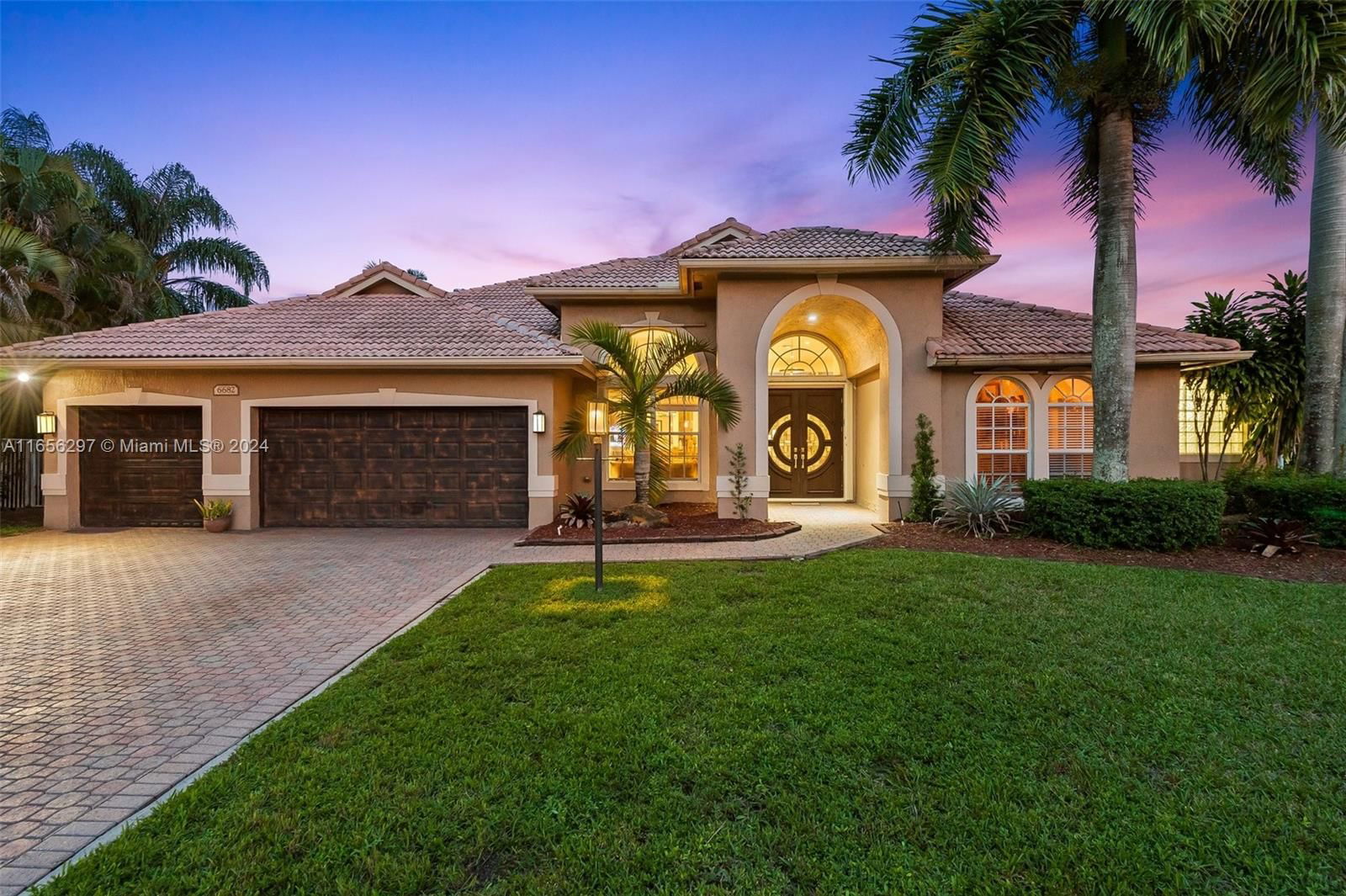 Real estate property located at 6682 Segovia Way, Broward, STONERIDGE LAKE ESTATES, Pembroke Pines, FL