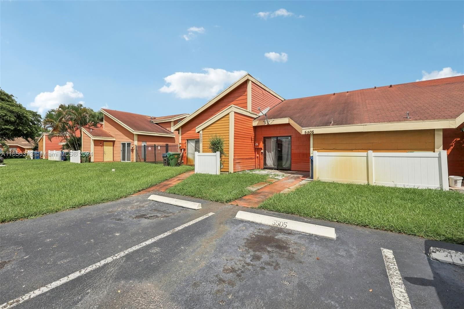 Real estate property located at 5505 24th St #5505, Broward, ORCHARD LAKE TOWN HOUSES, Lauderhill, FL