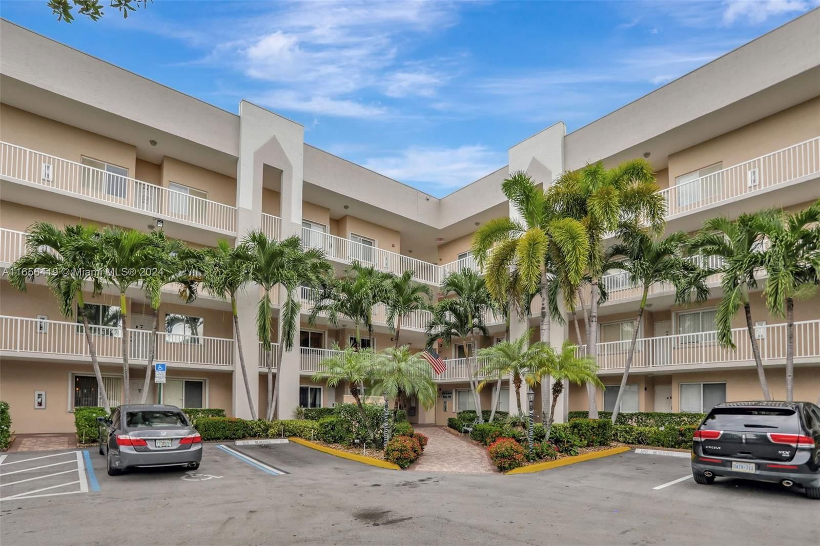 Real estate property located at 2503 Nob Hill Rd #203, Broward, SUNRISE LAKES 199 CONDO, Sunrise, FL