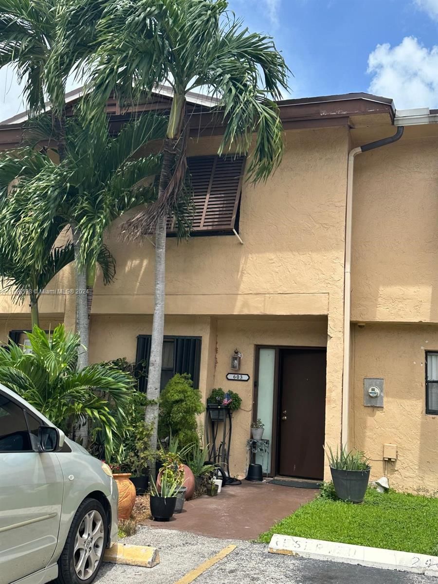 Real estate property located at 6866 173rd Dr #603, Miami-Dade, LAGUNA TROPICAL CONDO, Hialeah, FL