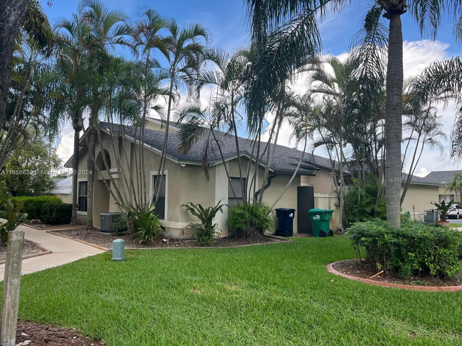 Real estate property located at 15234 68th St #34-34, Miami-Dade, WESTWIND LAKES GARDEN HOM, Miami, FL