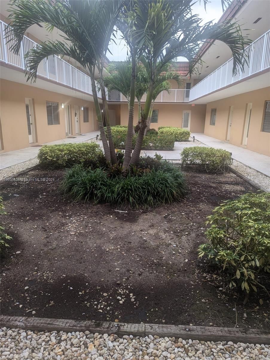 Real estate property located at 5425 77th Ct #101D, Miami-Dade, LAKEVIEW GARDENS CONDO, Miami, FL