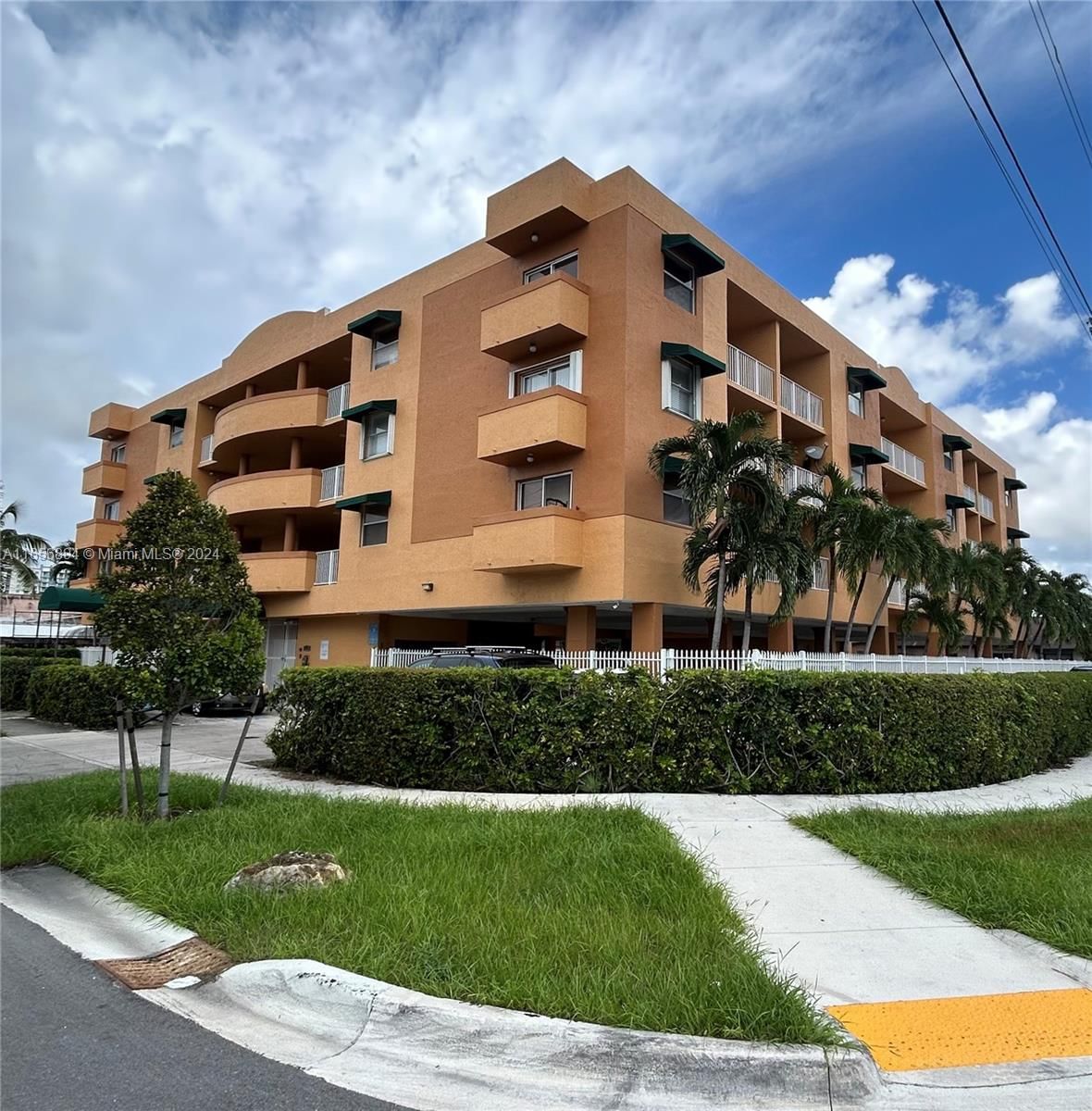 Real estate property located at 2441 31st Ave #309, Miami-Dade, CITY VIEW BY THE GROVE CO, Miami, FL