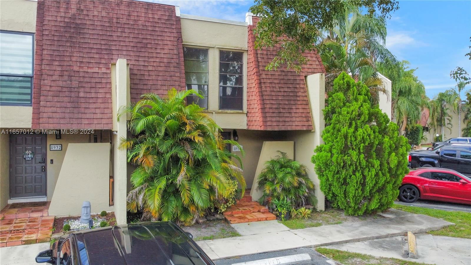 Real estate property located at 8934 Palm Tree Ln #8934, Broward, WESTVIEW CONDOMINIUM NO O, Pembroke Pines, FL