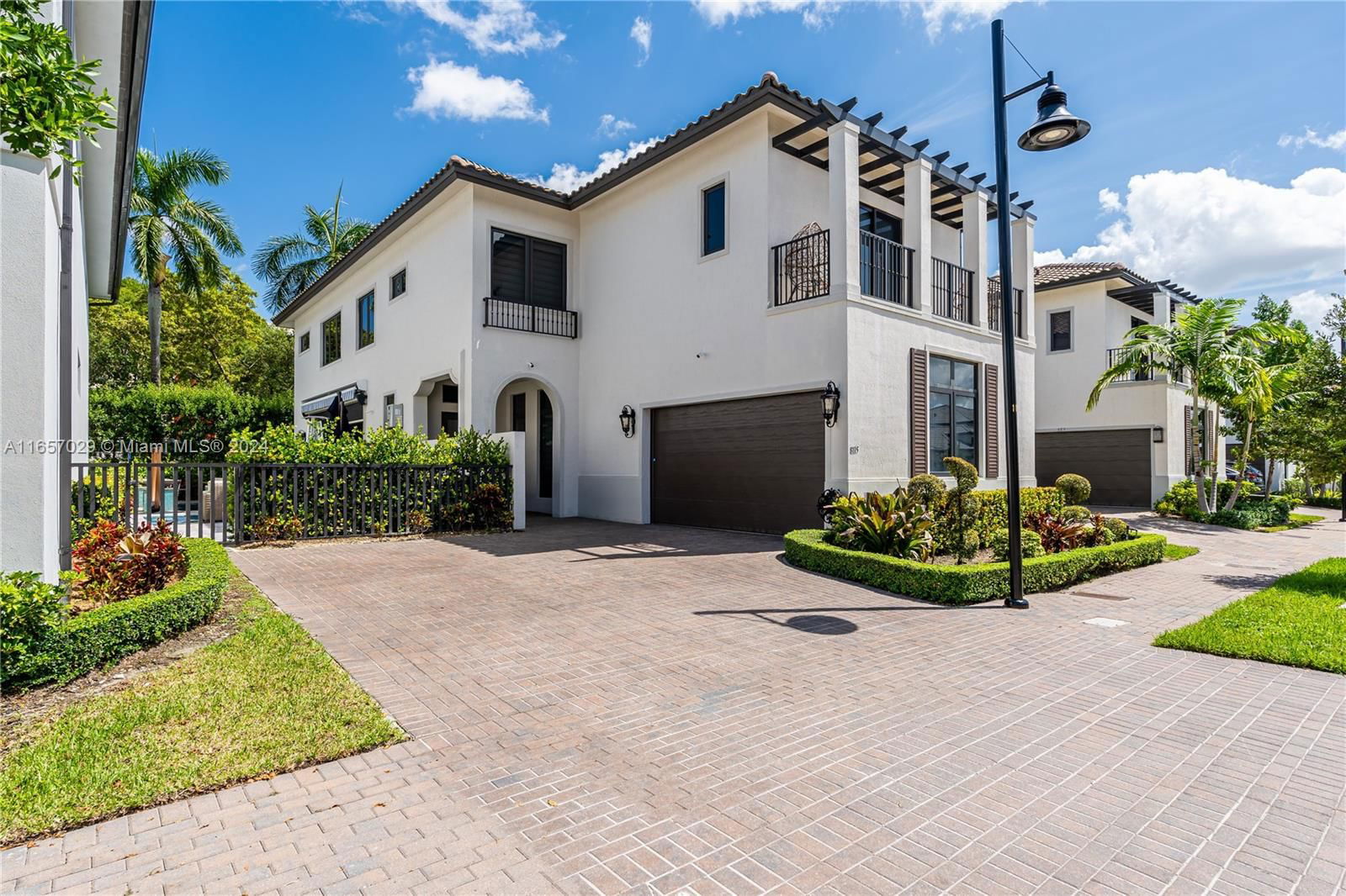 Real estate property located at 8115 48th Ter, Miami-Dade, DOWNTOWN DORAL SOUTH PHAS, Doral, FL