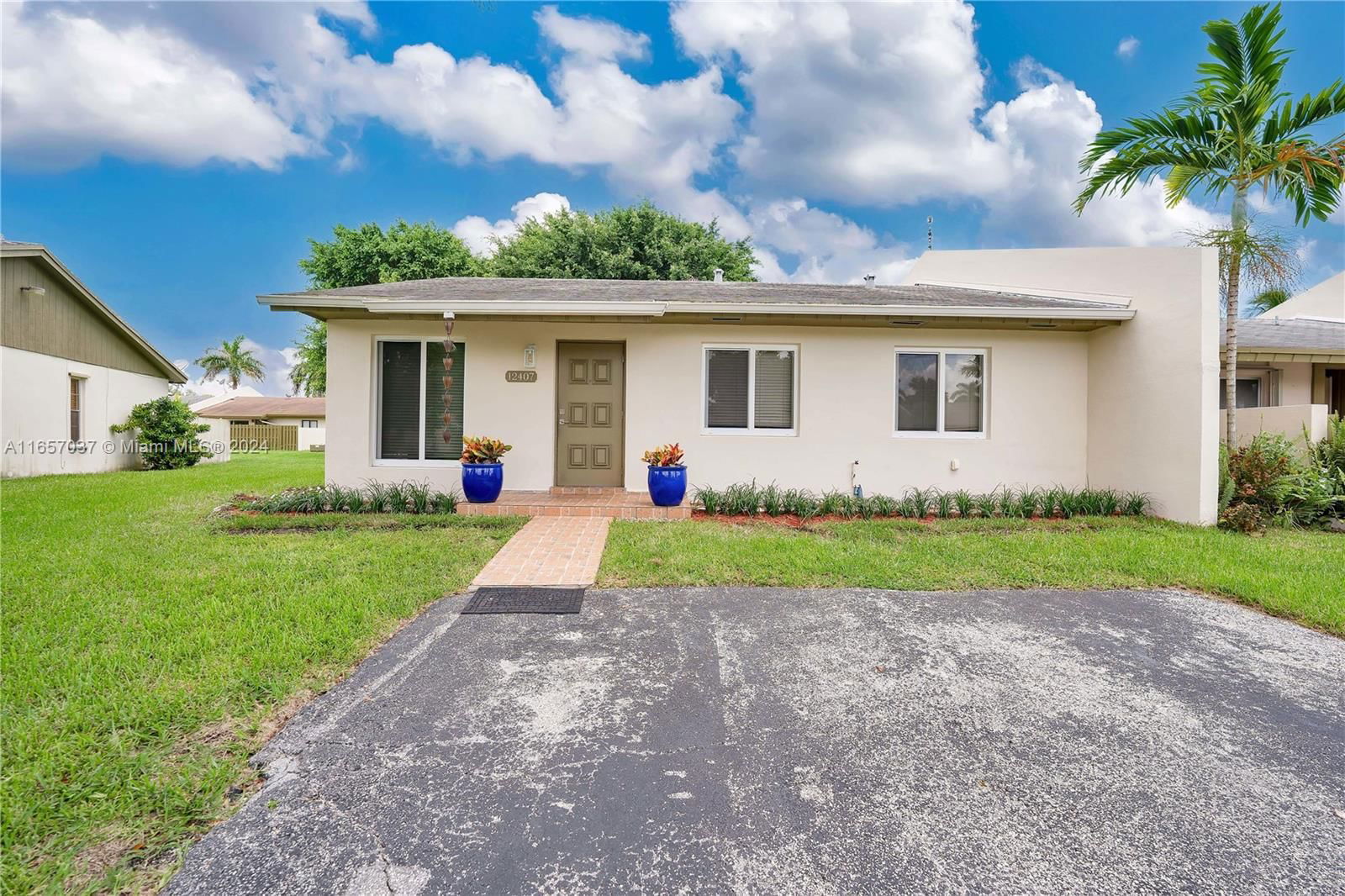 Real estate property located at 12407 113th Ln #12407, Miami-Dade, DEVON-AIRE VILLAS SEC 5, Miami, FL