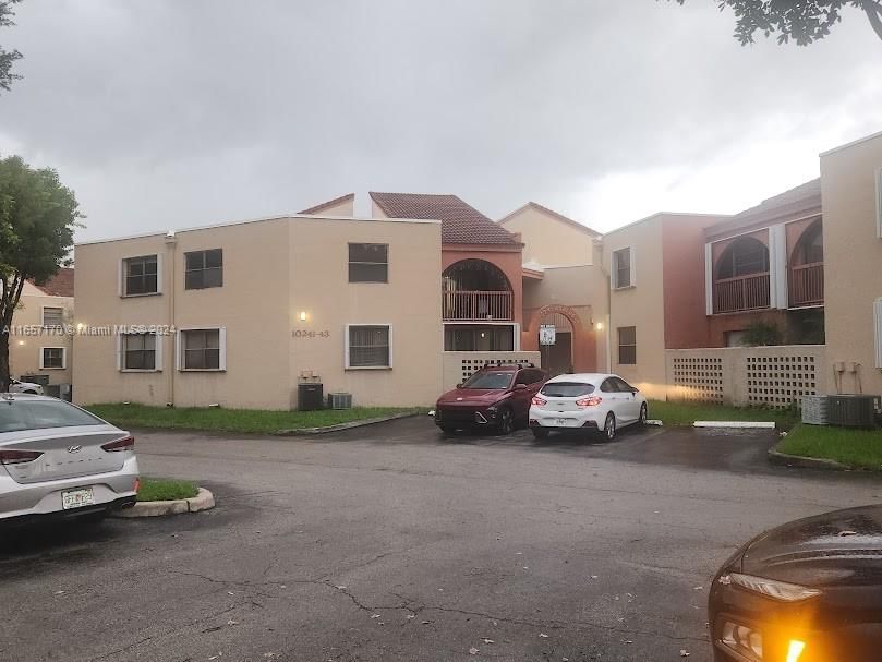 Real estate property located at 10241 9th St Cir #110-5, Miami-Dade, WEST FONTAINE CONDO, Miami, FL