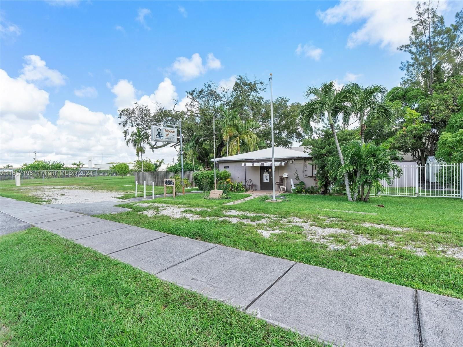 Real estate property located at 920 11th St, Broward, GOLDEN HEIGHTS, Hallandale Beach, FL