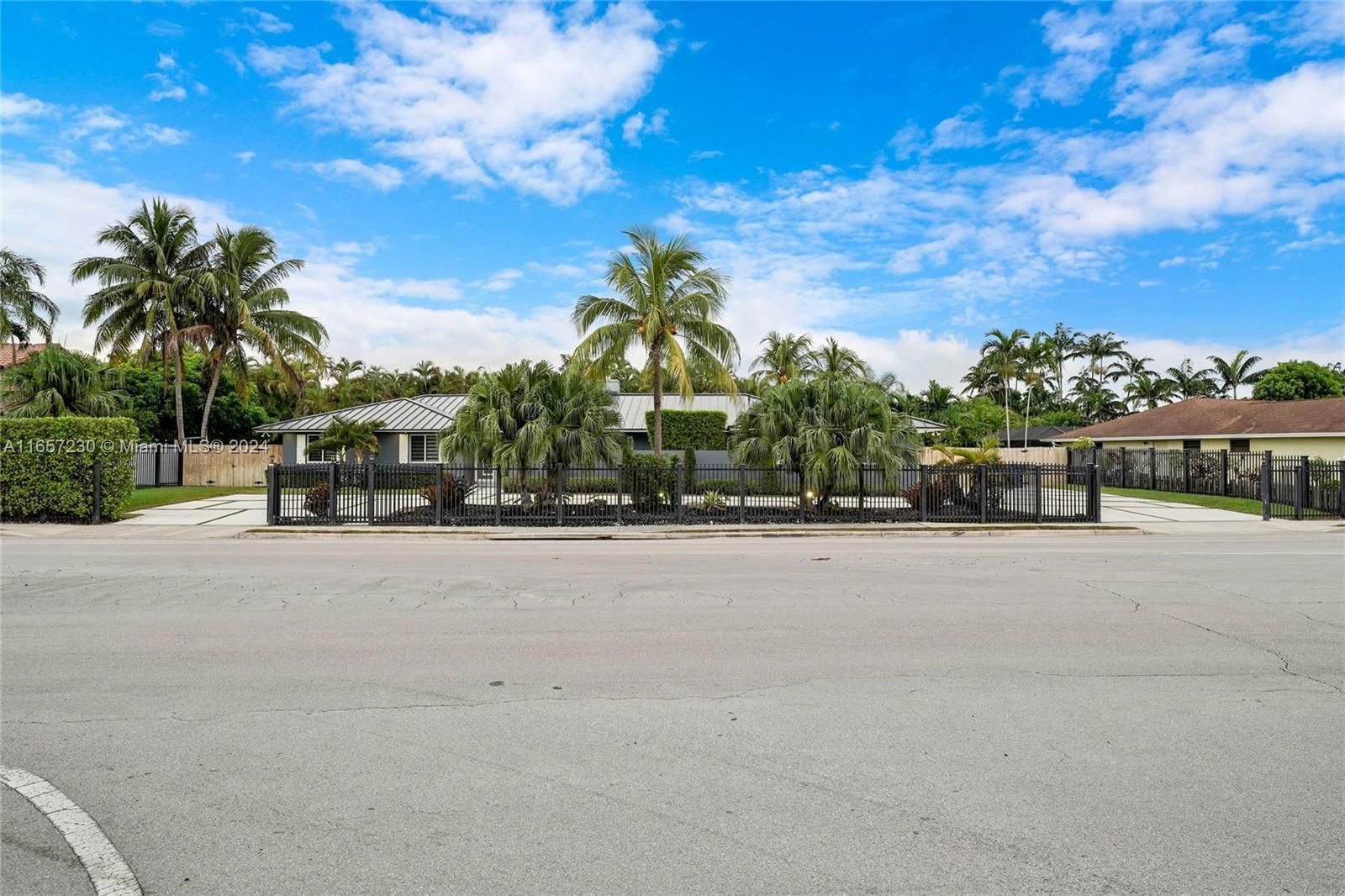 Real estate property located at 13700 92nd Ave, Miami-Dade, LAKESHORE SEC FOUR, Miami, FL