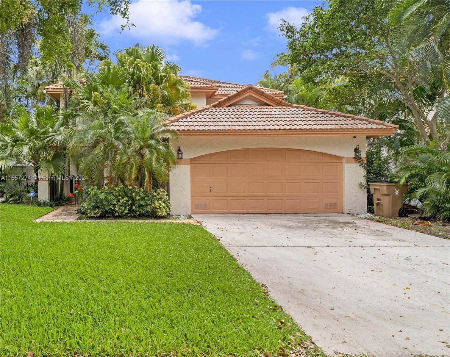 Real estate property located at 710 38th Ter, Broward, VILLAGES OF HILLSBORO, Deerfield Beach, FL