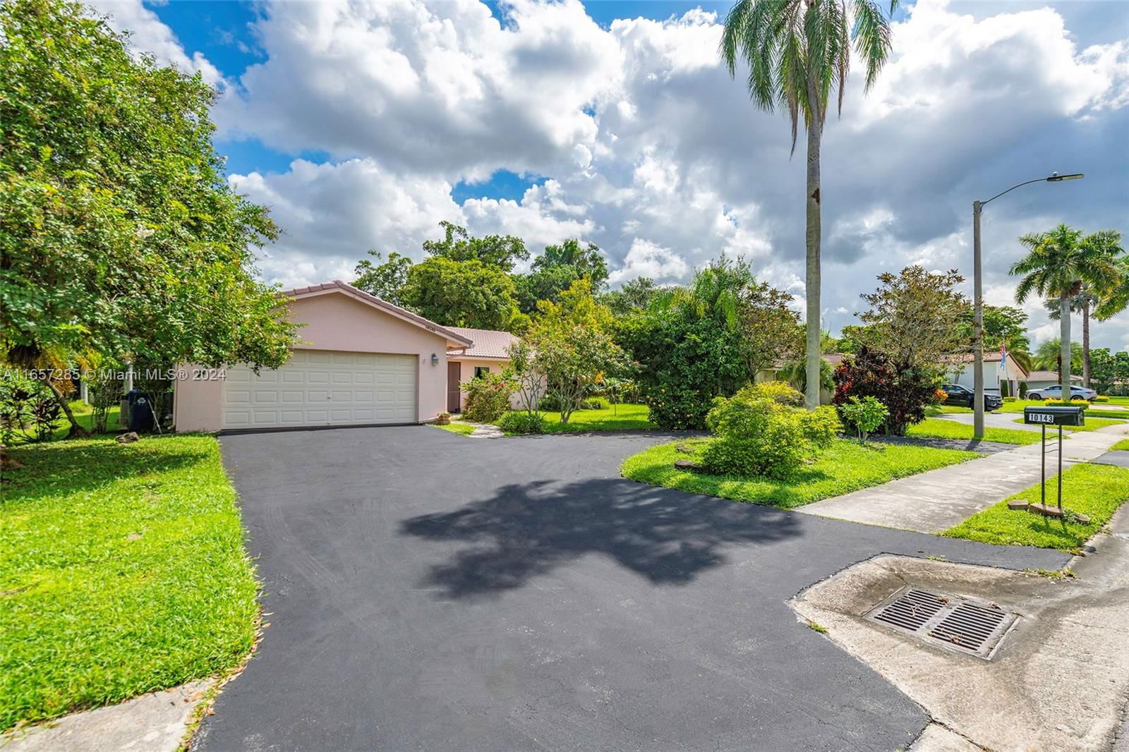 Real estate property located at 10143 Ramblewood Dr, Broward, MAPLEWOOD, Coral Springs, FL