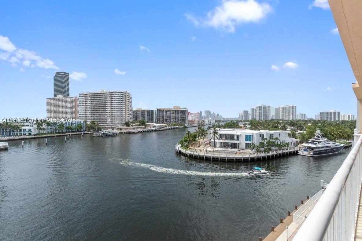 Real estate property located at 121 Golden Isles Dr #703, Broward, DORSEY ARMS CONDO, Hallandale Beach, FL