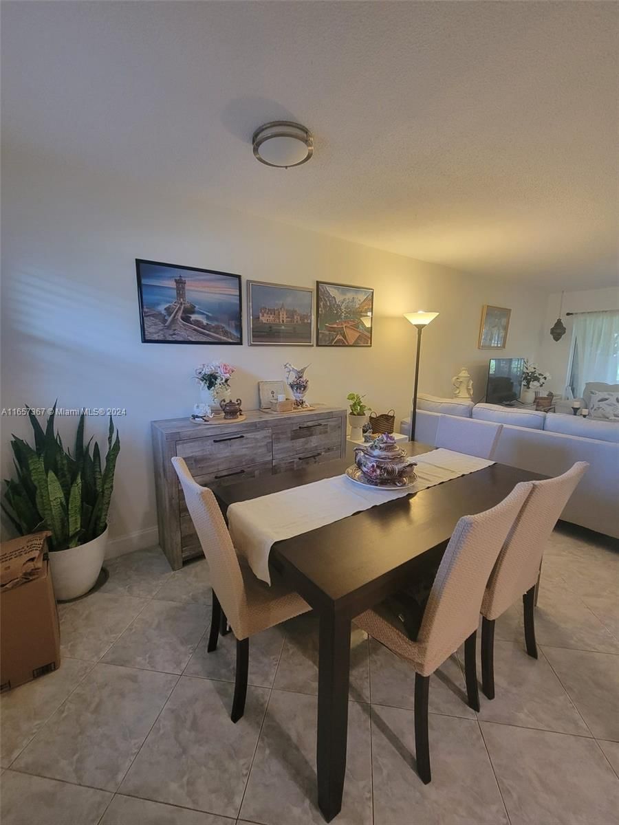 Real estate property located at 725 Lori Dr #112, Palm Beach, LAKESIDE VILLAGE CONDO 10, Palm Springs, FL