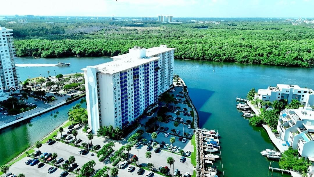 Real estate property located at 400 Kings Point Dr #328, Miami-dade, Coastal Towers Condo, Sunny Isles Beach, FL