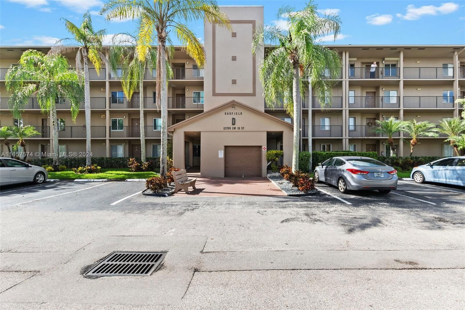 Real estate property located at 12750 15th St #204D, Broward, GARFIELD AT CENTURY VILLA, Pembroke Pines, FL