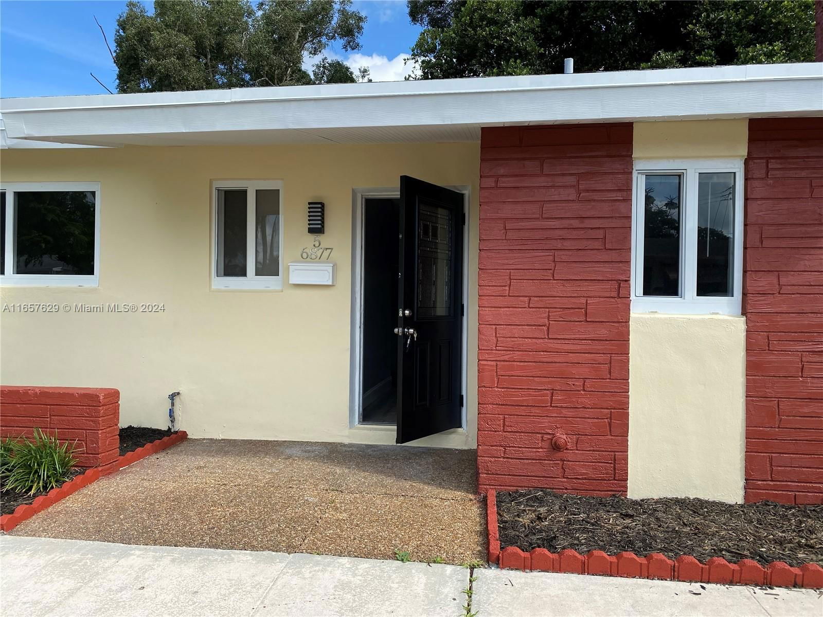 Real estate property located at 6877 30th St #6877, Broward, GOLD KEY VILLAS, Sunrise, FL