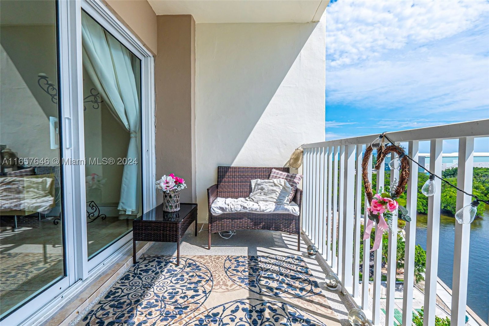 Real estate property located at 300 Bayview Dr #1012, Miami-dade, Arlen House Condo, Sunny Isles Beach, FL