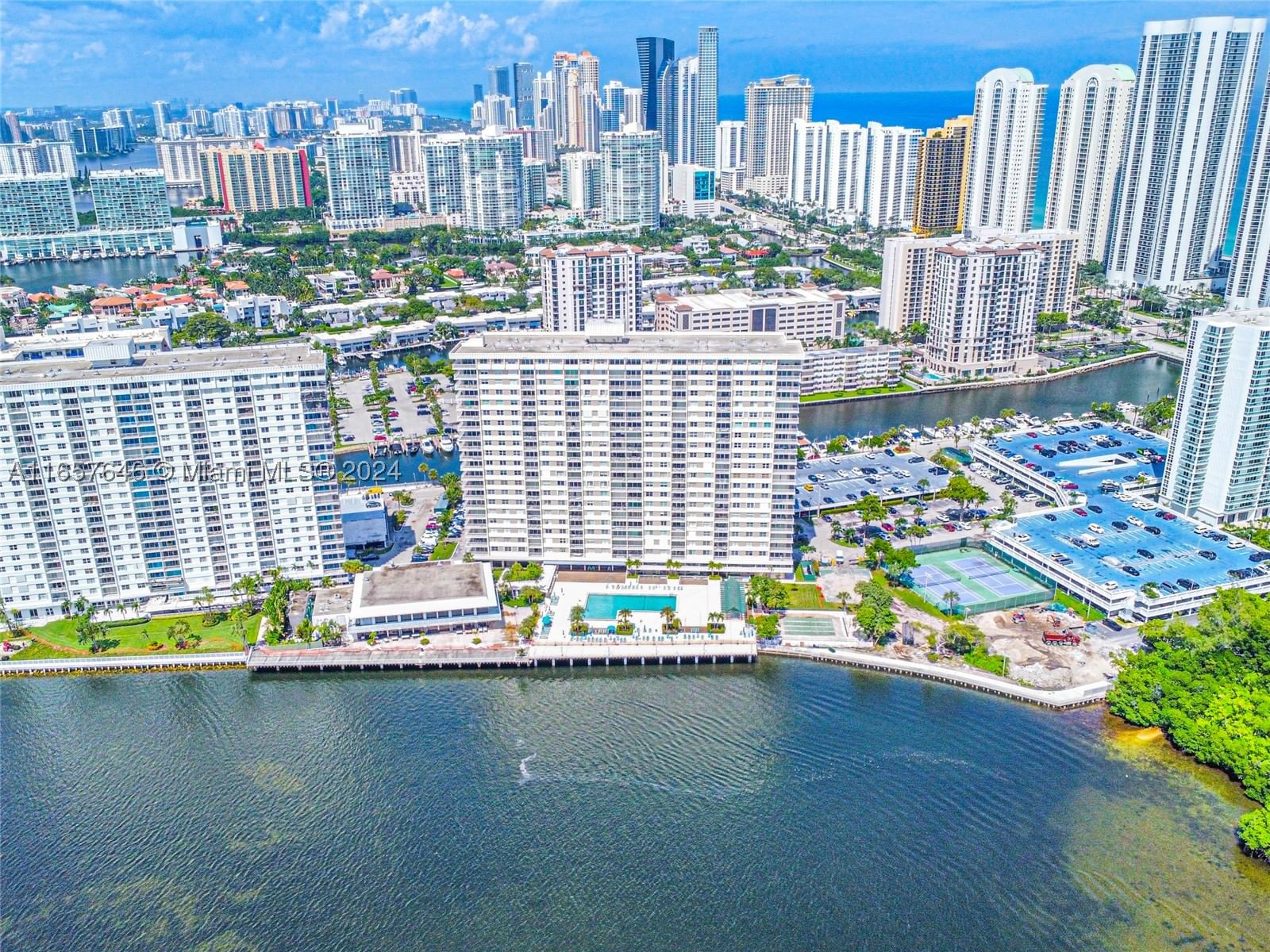 Real estate property located at 300 Bayview Dr #1012, Miami-dade, Arlen House Condo, Sunny Isles Beach, FL
