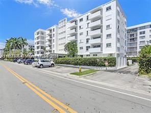 Real estate property located at 1075 92nd St #504, Miami-Dade, BERKSHIRE HOUSE CONDO, Bay Harbor Islands, FL