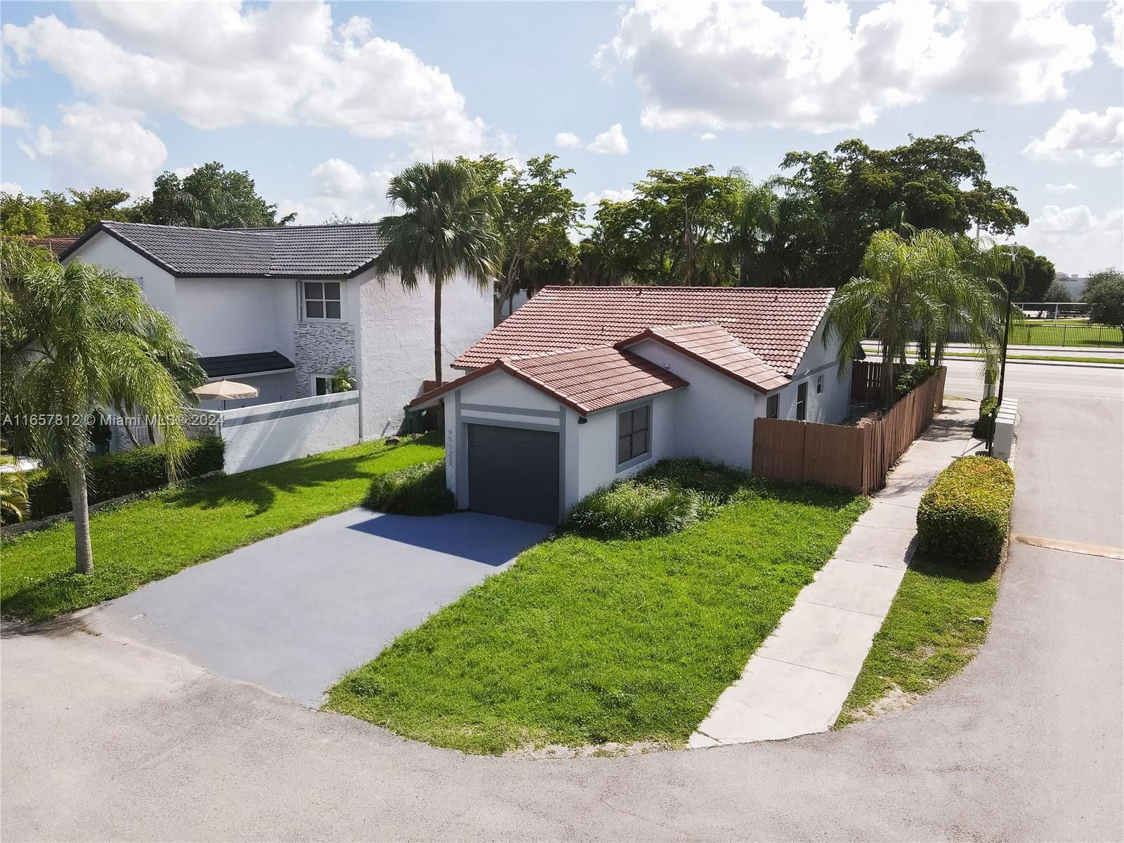 Real estate property located at 9502 151st Ct, Miami-Dade, HAMMOCKS SEC 3, Miami, FL