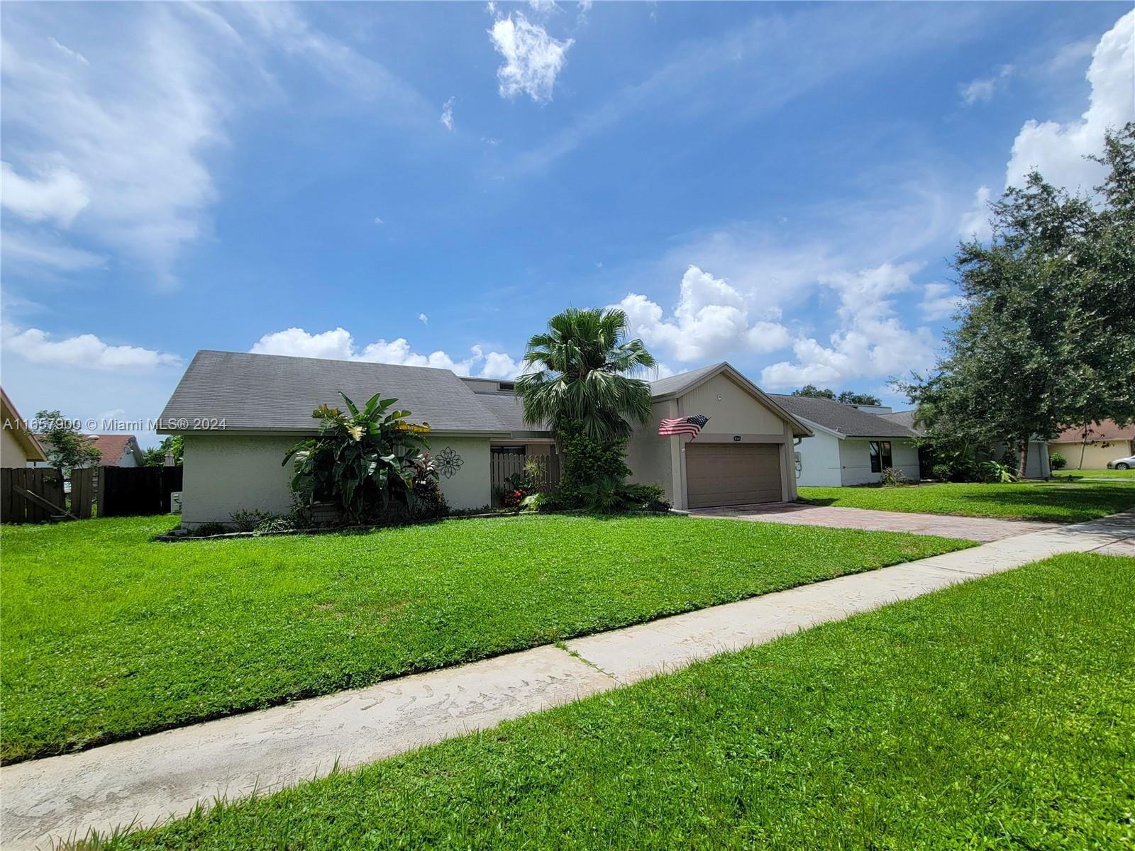 Real estate property located at 8300 51st Ct, Broward, CITY OF LAUDERHILL SEC TH, Lauderhill, FL