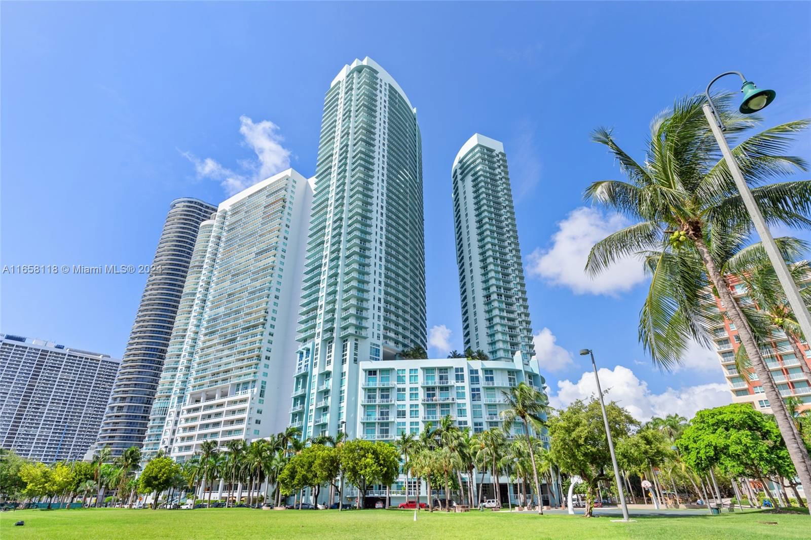 Real estate property located at 1900 Bayshore Dr #3505, Miami-Dade, QUANTUM ON THE BAY CONDO, Miami, FL