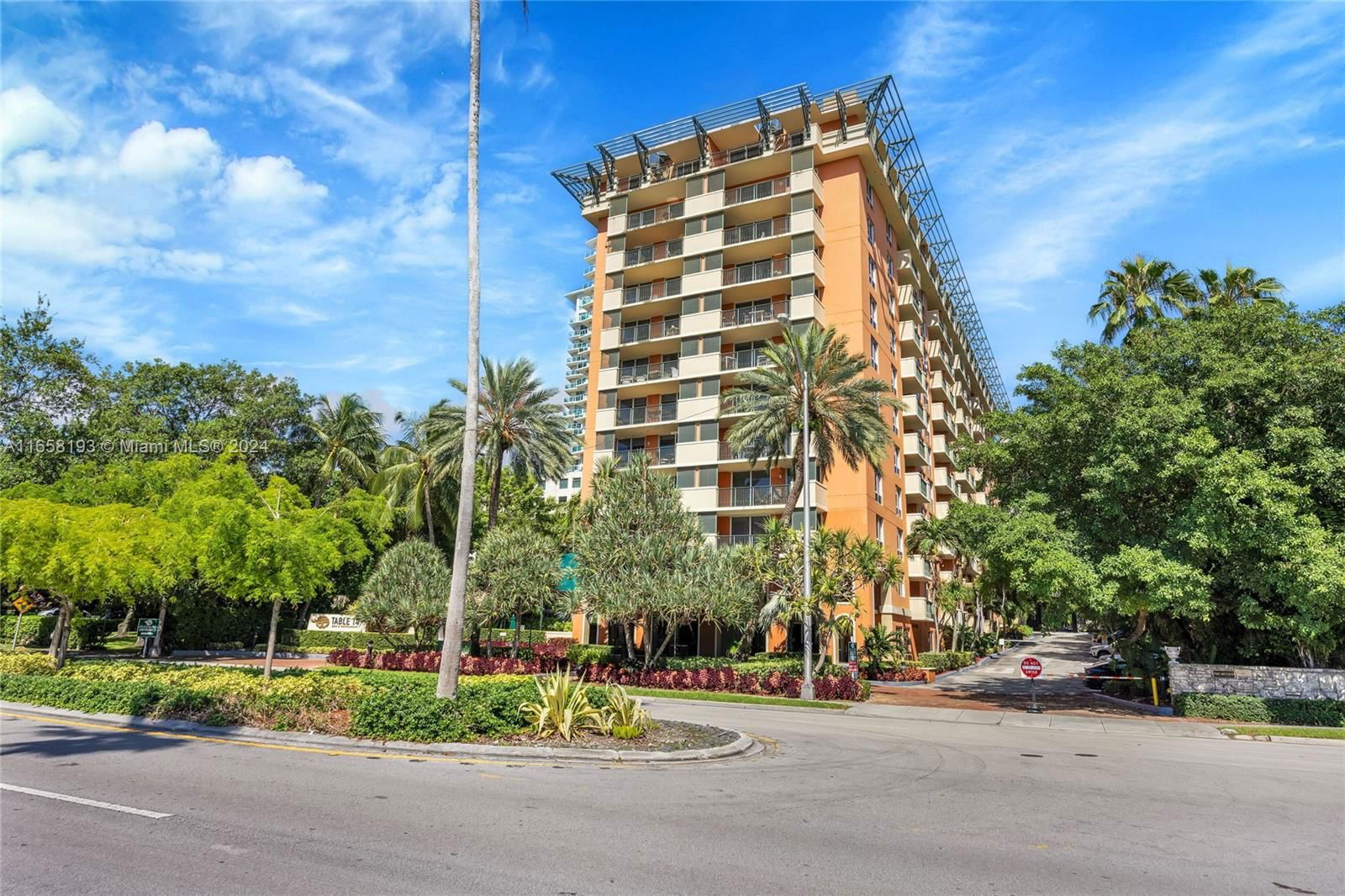 Real estate property located at 2951 Bayshore Dr #307, Miami-Dade, THE MUTINY CONDO, Miami, FL