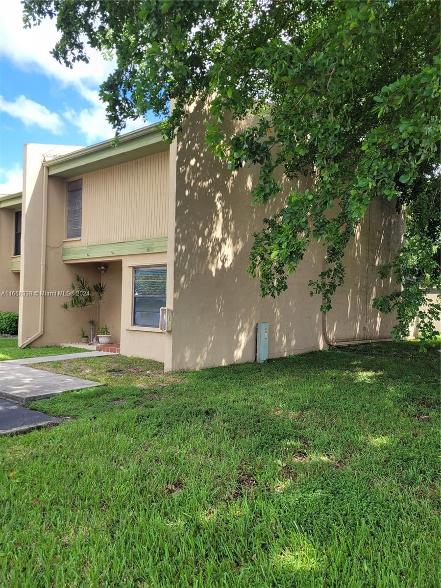 Real estate property located at 9521 14th Ct #212, Broward, WESTVIEW CONDOMINIUM NO F, Pembroke Pines, FL