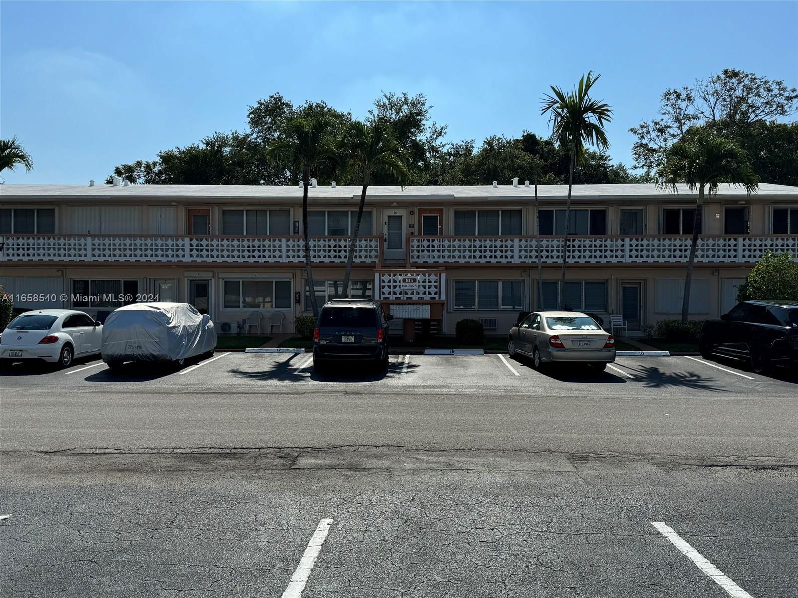 Real estate property located at 815 10th Ter #15V, Broward, ROLEN LAKE GARDENS CO-OP, Hallandale Beach, FL