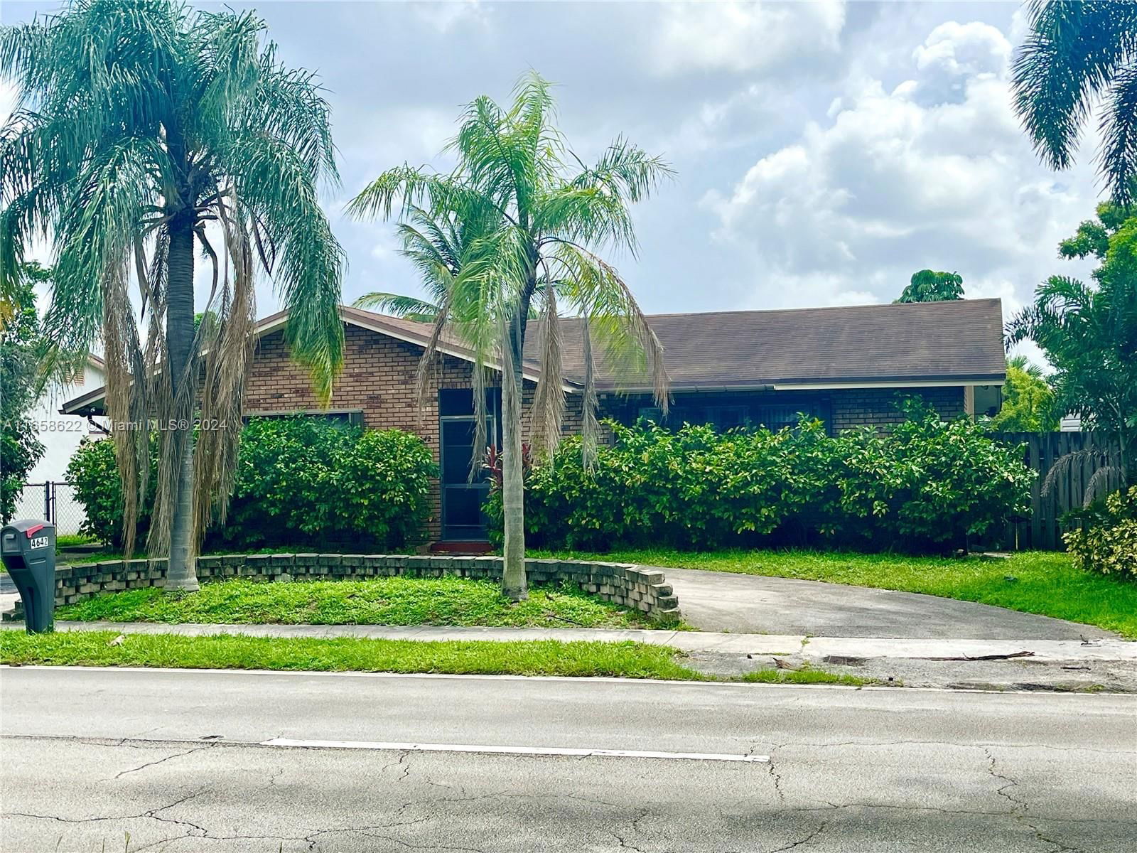 Real estate property located at 4642 94th Ave, Broward, SPRINGTREE WEST, Sunrise, FL