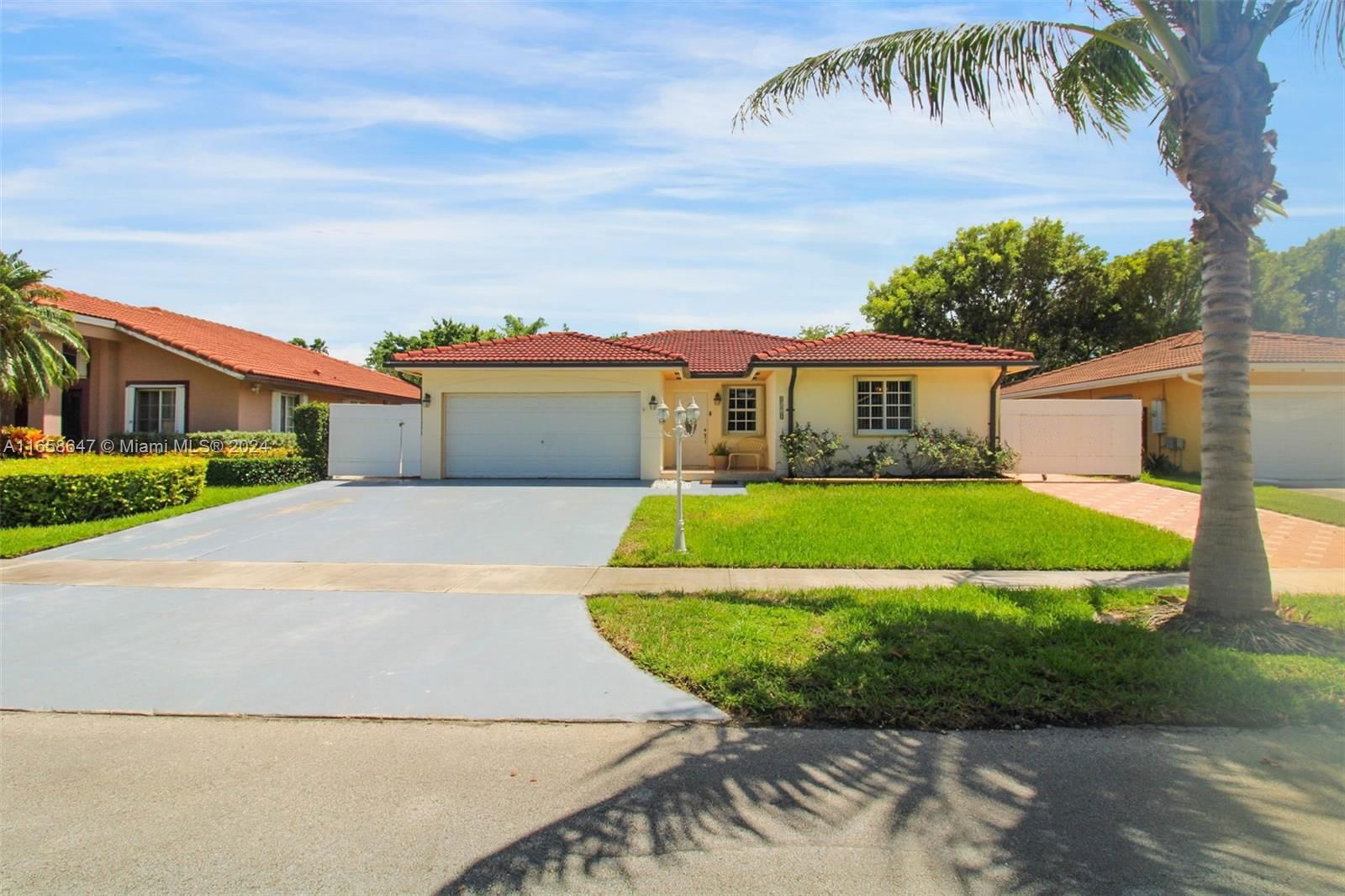 Real estate property located at 8540 Cutler Ct, Miami-Dade, CENTURY STAR SUB, Cutler Bay, FL