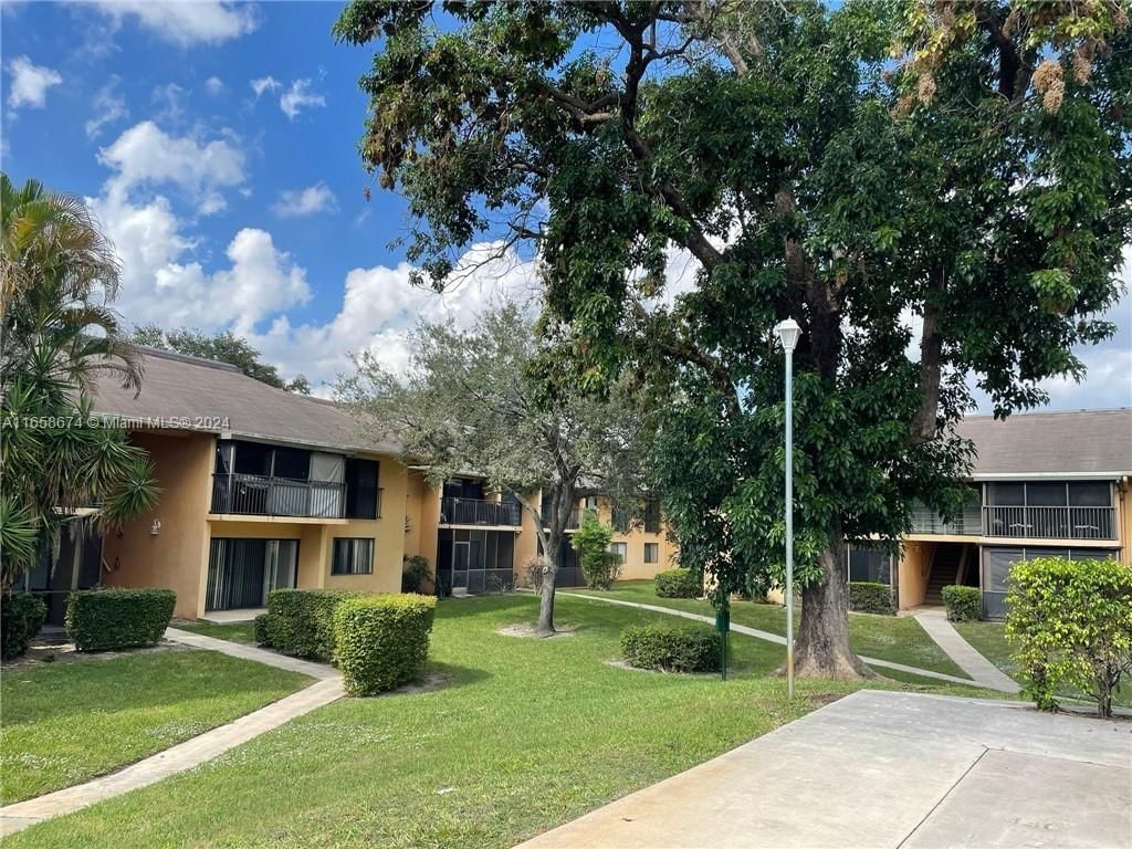 Real estate property located at 5855 Washington St #91, Broward, HAMPTON COURT CONDO, Hollywood, FL