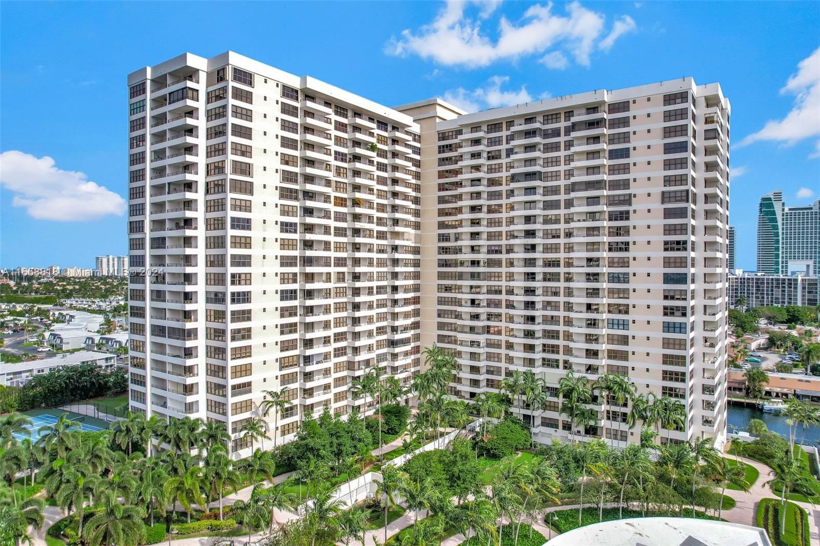 Real estate property located at 2500 Parkview Dr #2212, Broward, OLYMPUS CONDO PHASE, Hallandale Beach, FL